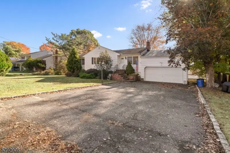 4 Carl Dr, Fairfield, NJ 07004 - Image #2