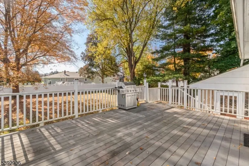 4 Carl Dr, Fairfield, NJ 07004 - Image #3