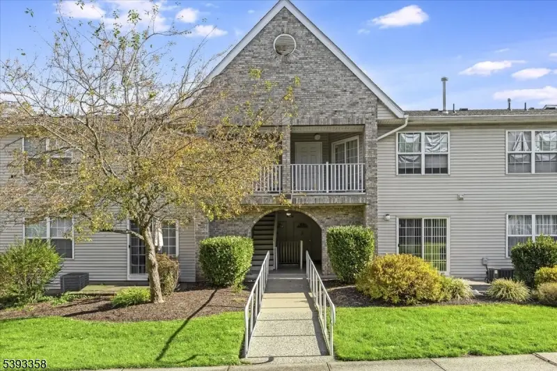 13 Parkside Ct, Wayne, NJ 07470 - Image #1