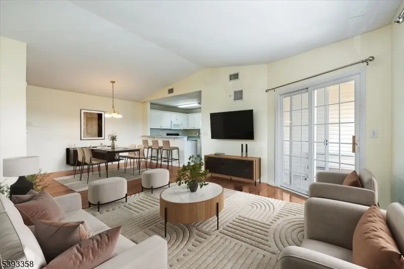 13 Parkside Ct, Wayne, NJ 07470 - Image #2