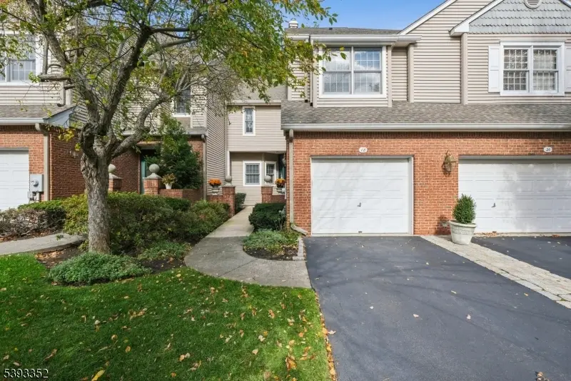 18 Harkey Ct, Roseland, NJ 07068 - Image #1