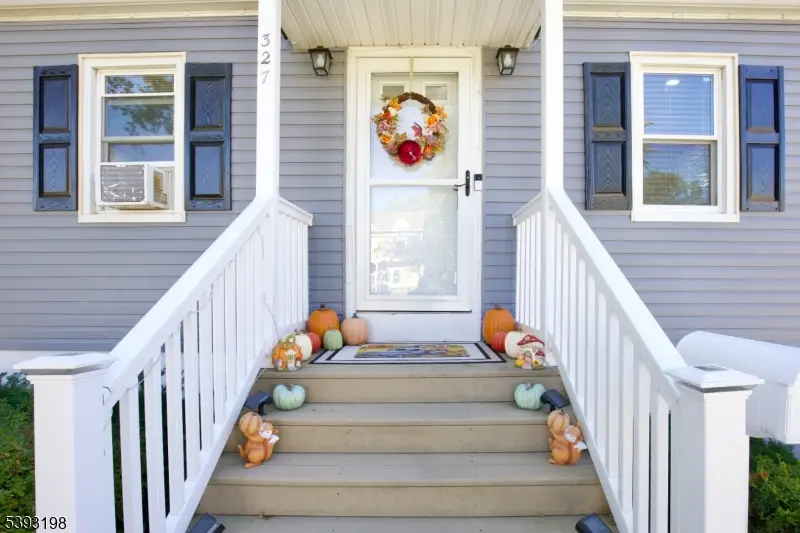 327 Roosevelt Ln, Kenilworth, NJ 07033 - Image #2