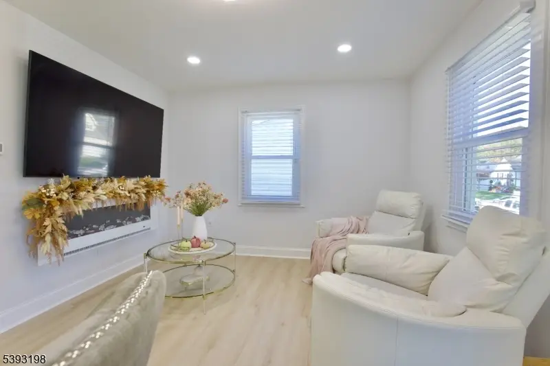 327 Roosevelt Ln, Kenilworth, NJ 07033 - Image #3