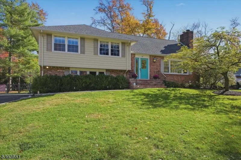 37 Oak Ridge Rd, Berkeley Heights, NJ 07922 - Image #2