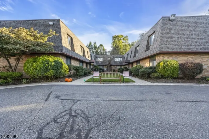 164 Diamond Bridge Ave #18, Hawthorne, NJ 07506 - Image #1