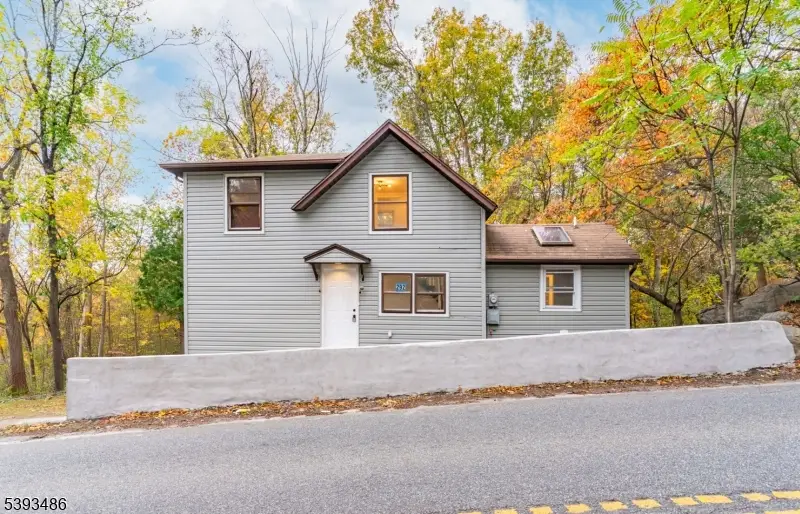 292 Macopin Rd, Bloomingdale, NJ 07403 - Image #1