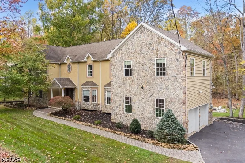 21 Angus Ln, Warren, NJ 07059 - Image #1