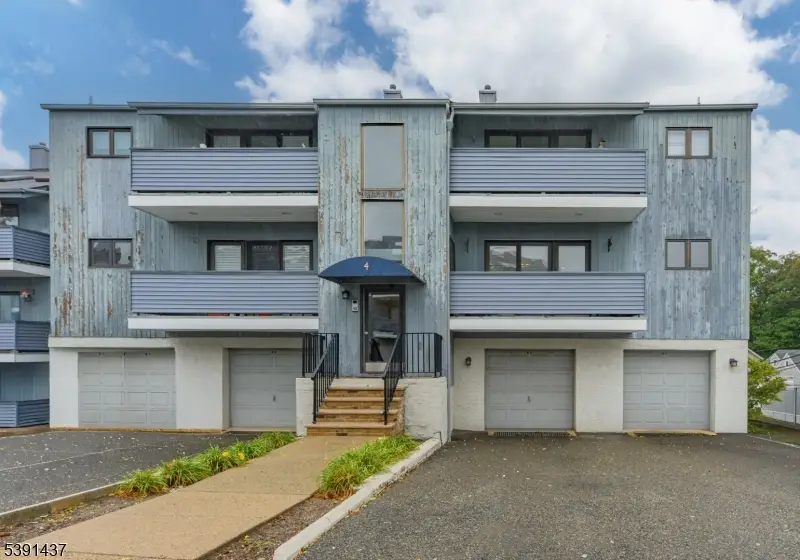 4 Domessina Ln, Caldwell, NJ 07006 - Image #1