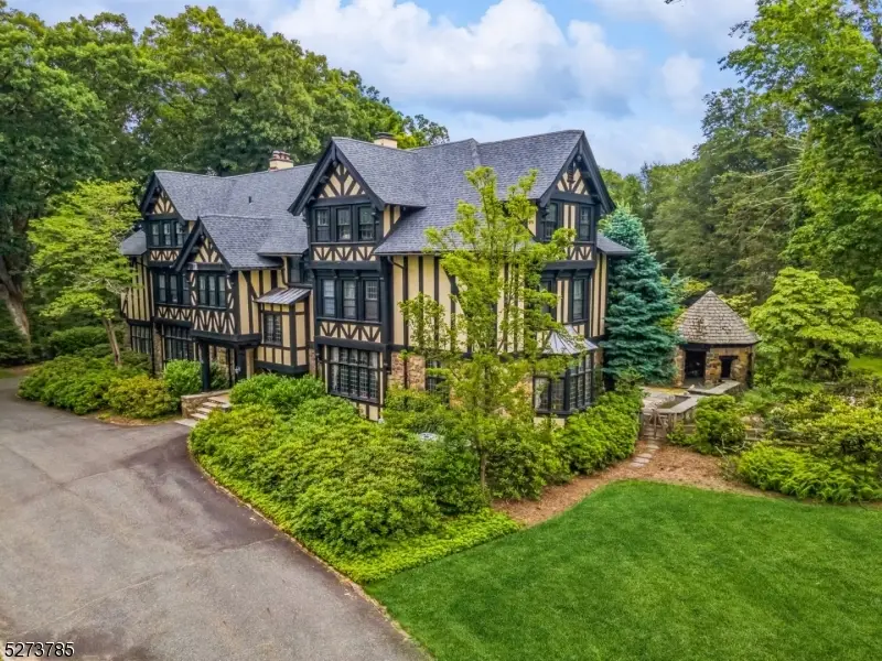 131 Rensselaer Rd, Essex Fells, NJ 07021 - Image #3