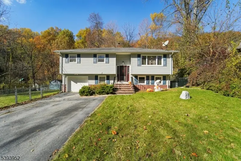 5 Zinnia Dr, Glenwood, NJ 07418 - Image #1