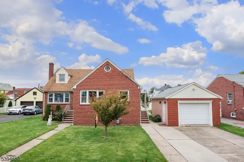 825 Dennis Pl, Linden, NJ 07036 - Image #1