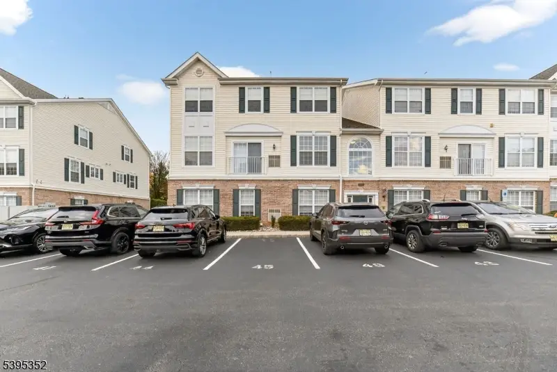 344 Shannon Ct, Lopatcong, NJ 08865 - Image #1