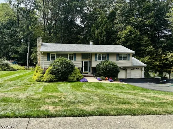 62 Fawnridge Dr, Washington Twp., NJ 07853
