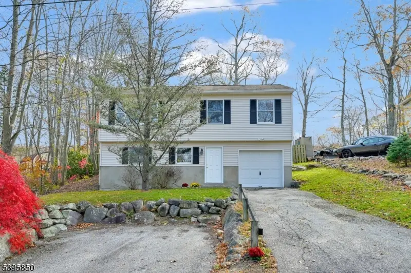 96 Papscoe Rd, Upper Greenwood Lake, NJ 07480 - Image #1