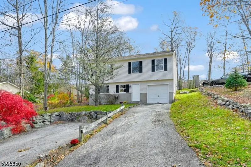 96 Papscoe Rd, Upper Greenwood Lake, NJ 07480 - Image #3