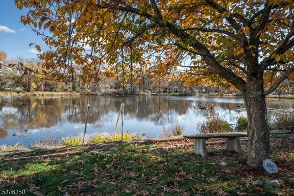 21 Sunrise Ave, Bloomingdale Boro, NJ 07403