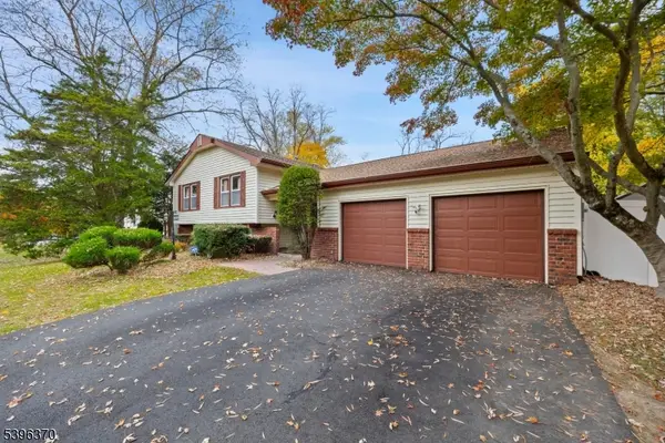 11 Woodview Dr, Marlboro Twp., NJ 07746