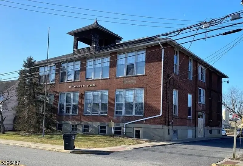 522 North Main St, Stewartsville, NJ 08886 - Image #2