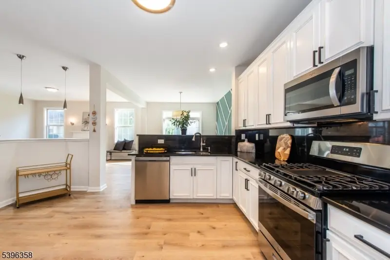 23 Devonshire Dr, Clifton, NJ 07013 - Image #3