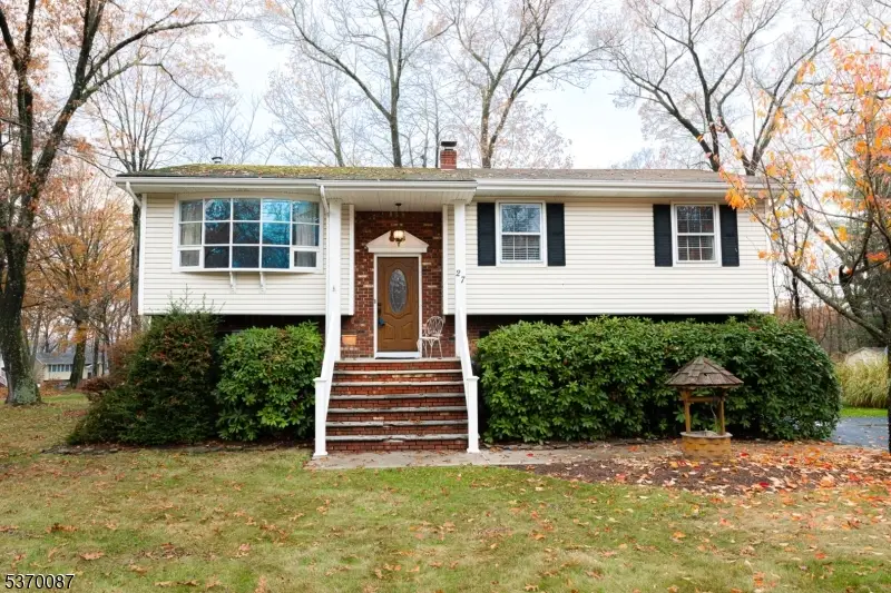 27 High Crest Dr, Vernon Township, NJ 07419 - Image #2