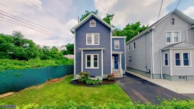 32 Meadow St, East Orange, NJ 07017 - Image #2