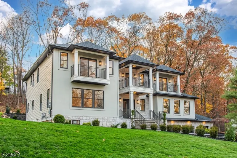 24 Cliffside Dr, Livingston, NJ 07039 - Image #1