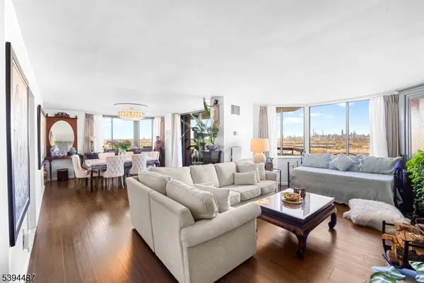 2005 Harmon Cove Tower, Secaucus Town, NJ 07094