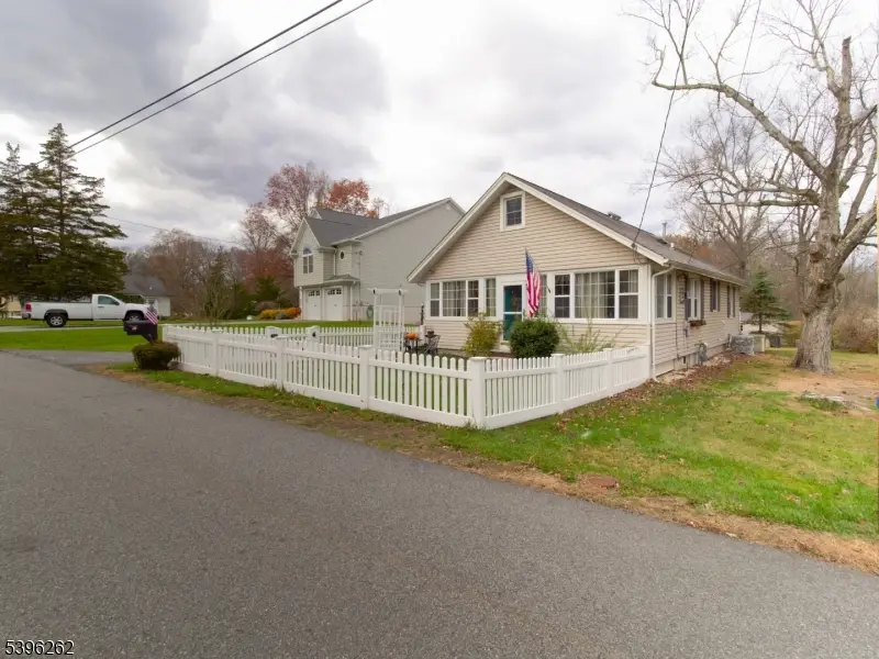 26 Bellows Ln, Towaco, NJ 07045 - Image #2