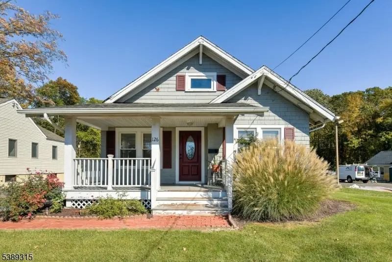 126 Snyder Ave, Berkeley Heights, NJ 07922 - Image #1