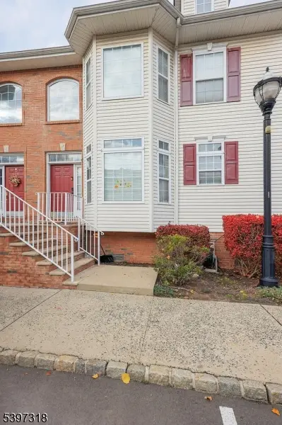 1427 Barnhardt Ln, Rahway, NJ 07065 - Image #2