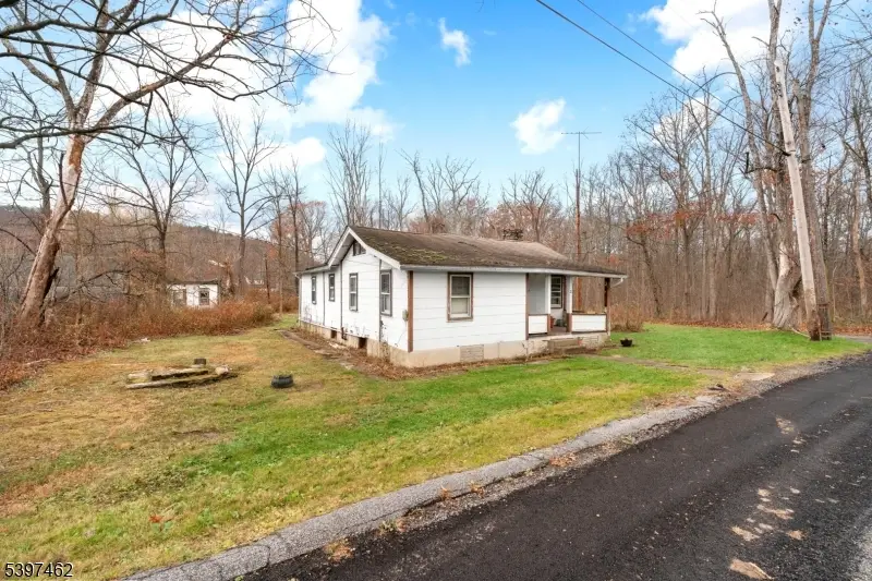 4 Woodlawn Ave, Frankford, NJ 07826 - Image #2