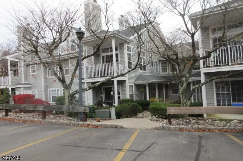 1360 Oxford St, Mahwah, NJ 07430 - Image #2