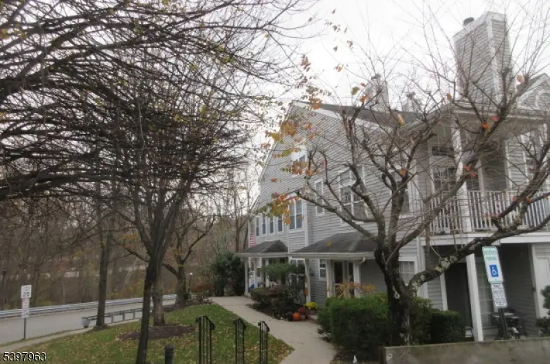 1360 Oxford St, Mahwah, NJ 07430 - Image #3