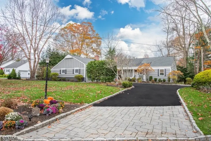 11 Rall Ct, Roseland, NJ 07068 - Image #3