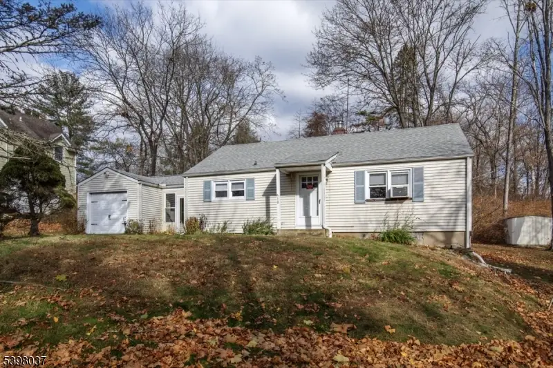 10 Maple St, Peapack And Gladstone, NJ 07934 - Image #2