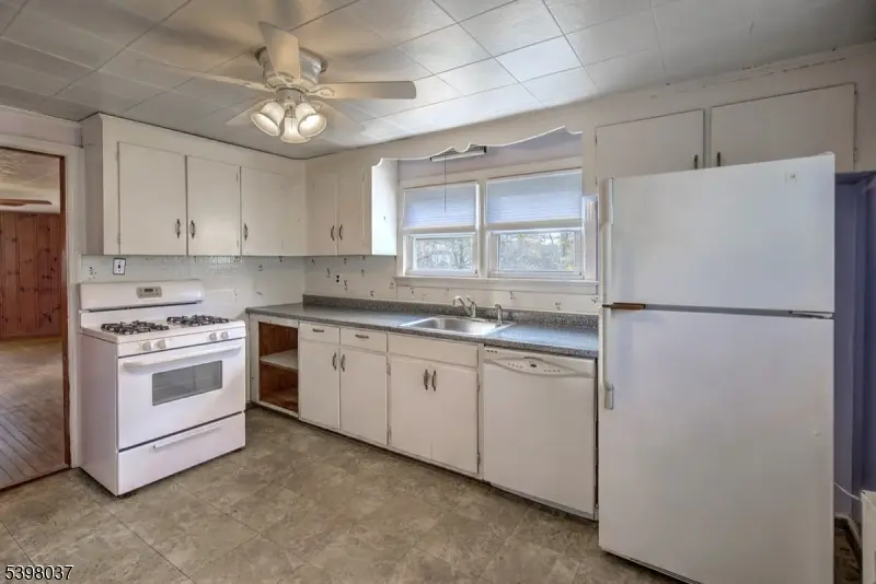 10 Maple St, Peapack And Gladstone, NJ 07934 - Image #3