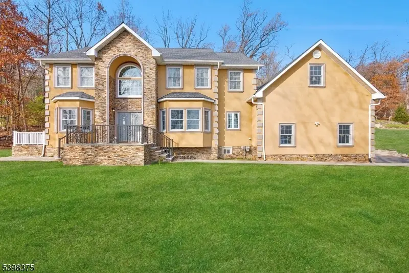 1121 N Washington Ave, Green Brook Township, NJ 08812 - Image #1