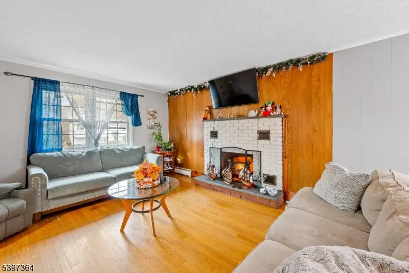 21 Laurie Rd, Landing, NJ 07850 - Image #2