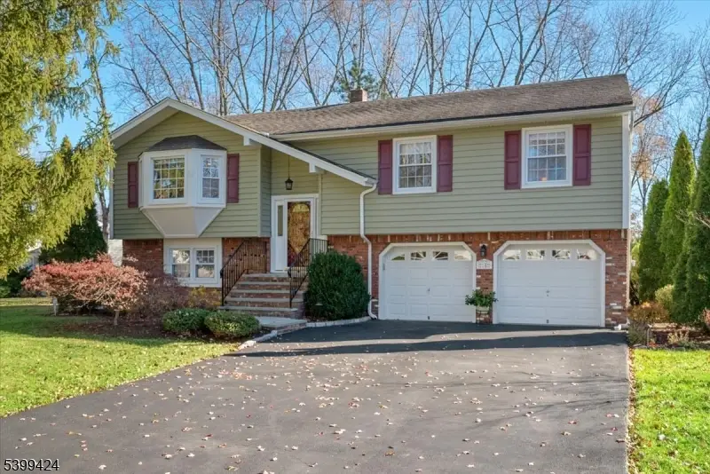 18 Woodhaven Rd, Parsippany, NJ 07054 - Image #1
