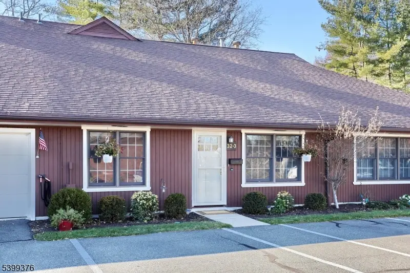 32-3 Tamaron Dr, Waldwick, NJ 07463 - #1