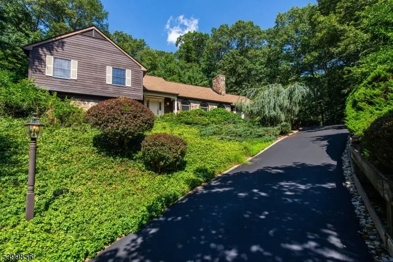 31 Cheyenne Dr, Montville, NJ 07045 - Image #2