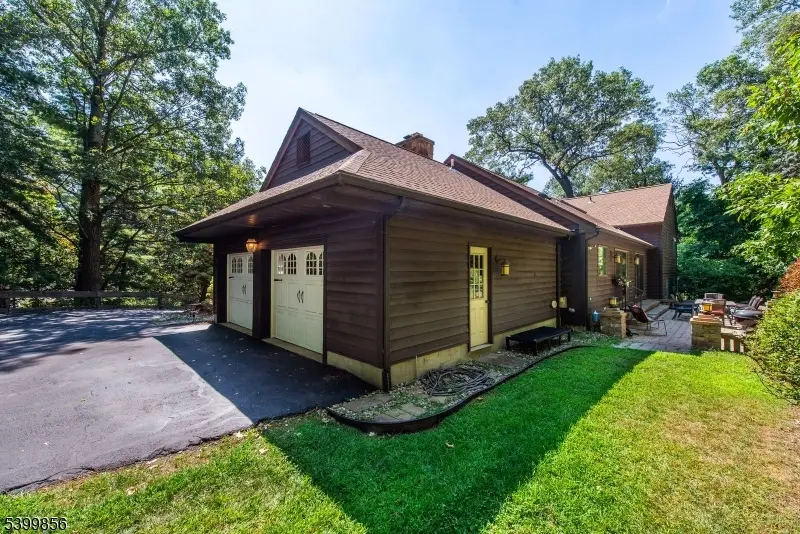 31 Cheyenne Dr, Montville, NJ 07045 - Image #3