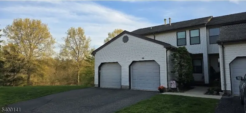 822 Poplar Ct, Raritan Township, NJ 08822 - Image #1