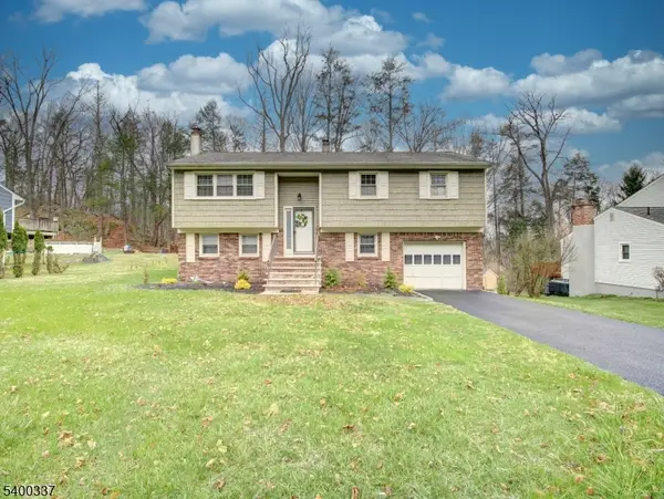 10 Hemlock Dr, Franklin Boro, NJ 07416