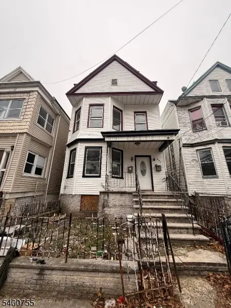 221 Bayview Ave, Jersey City, NJ 07305 - Image #1