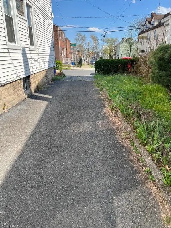 127 Dewey St, Newark City, NJ 07112