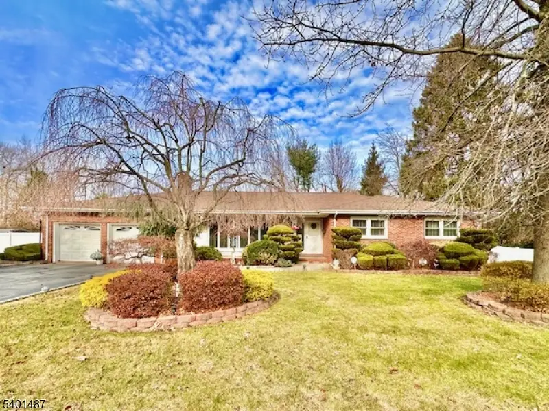 20 Gillen Dr, Sayreville, NJ 08859 - Image #1