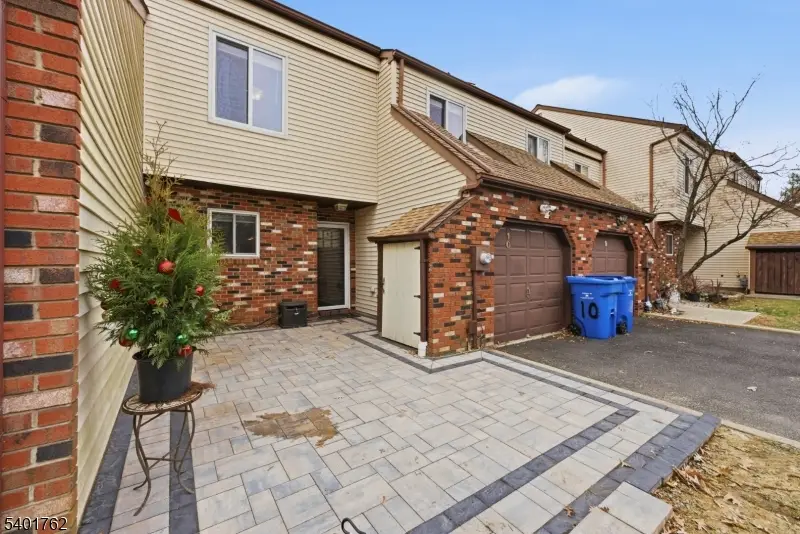 10 Coventry Ct, Matawan, NJ 07747 - Image #2