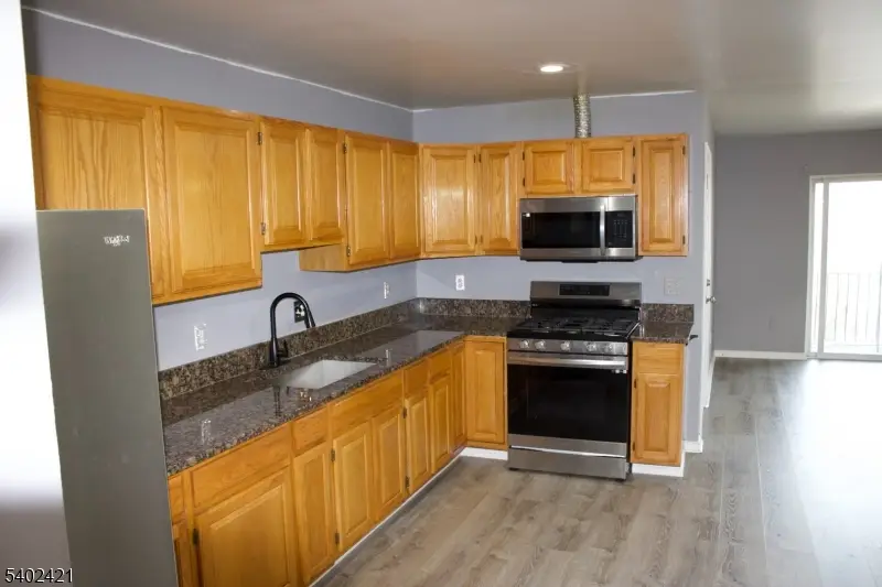 222 Geneva St, Elizabethport, NJ 07206 - #3