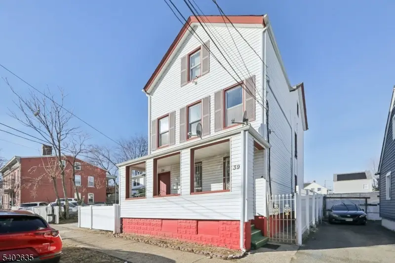 39 Thomas St, Paterson, NJ 07503 - #2